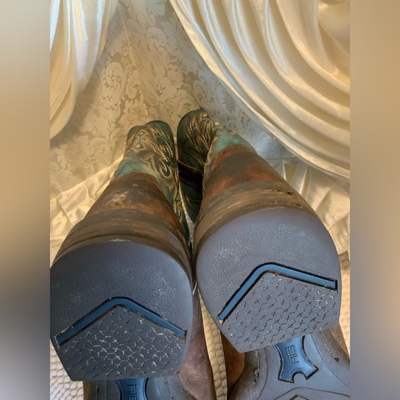 ARIAT - Picture 9 of 9